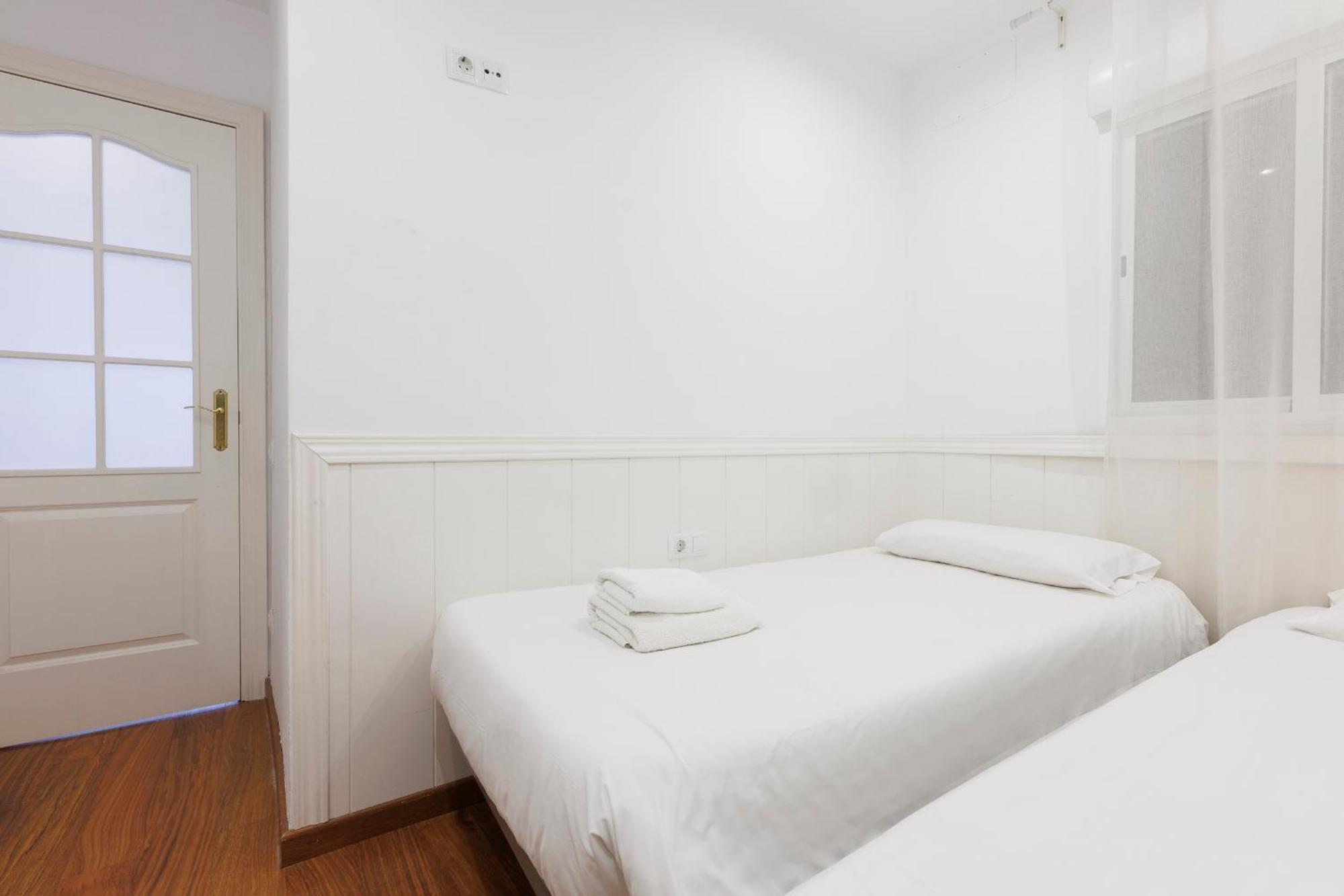Aparteasy - Private Terrace, 3-Bedroom Apartment Barcelona Exterior foto